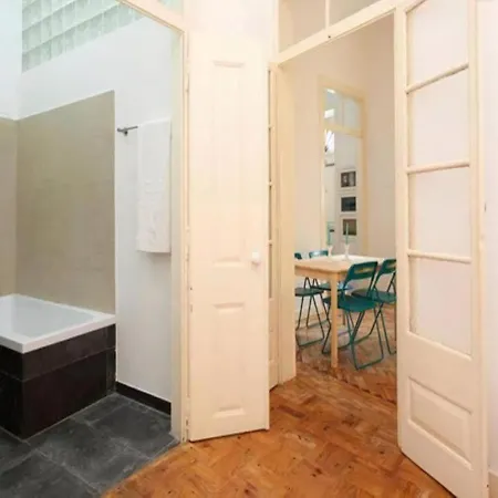 Alfama 1br With Mezzanine Apartamento *