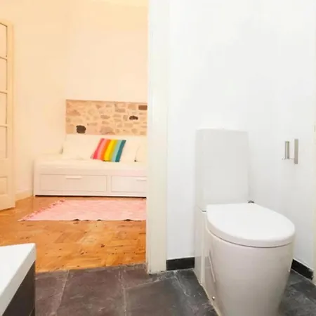 Alfama 1br With Mezzanine Apartment *