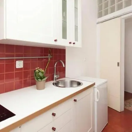 Alfama 1br With Mezzanine Daire *